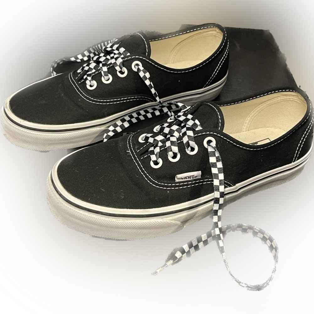 VANS Canvas Sneakers 👟 In Excellent Condition 👟 W7.5/M6